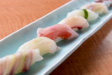 鮮度抜群の地魚を握った味楽寿司